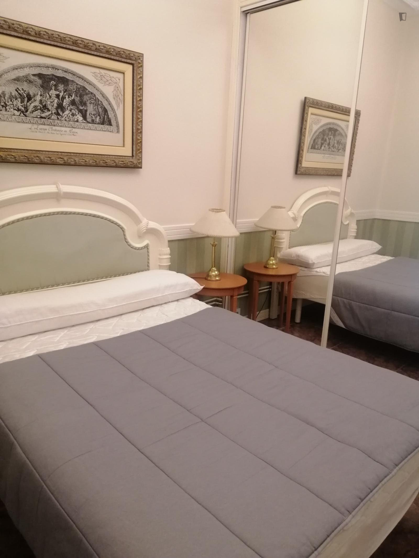 Very Cosy Double Ensuite Bedroom Near The Campo Grande Train Station - 1