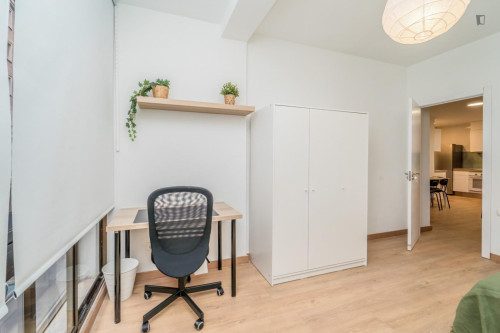 Attractive single bedroom