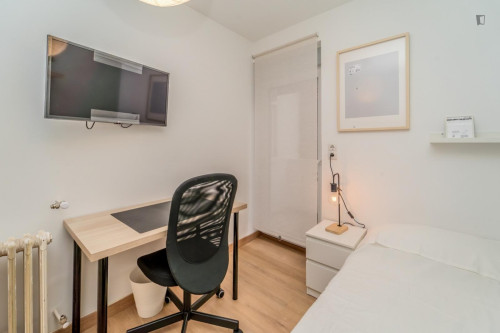 Attractive single bedroom - Gallery - 2