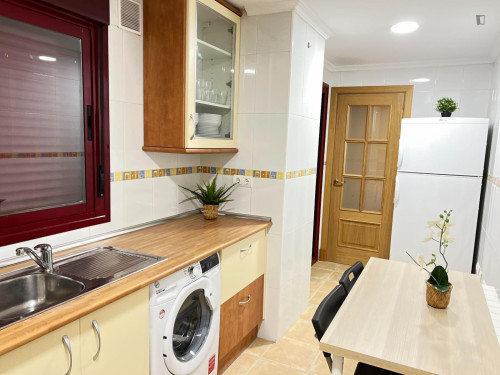 Single bedroom in 5-bedroom apartment - Gallery - 8