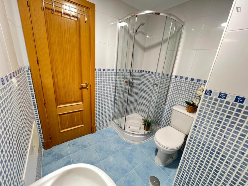Single bedroom in 5-bedroom apartment - Gallery - 13