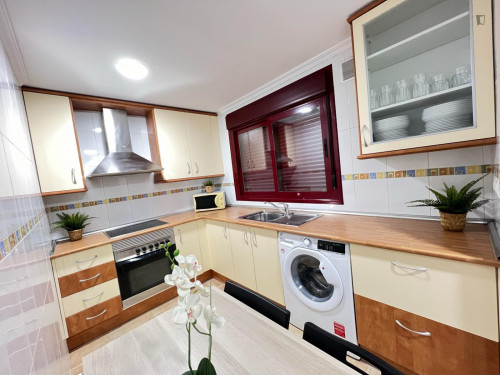 Single bedroom in 5-bedroom apartment - Gallery - 11