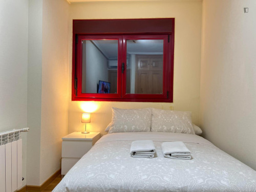 Single bedroom in 5-bedroom apartment