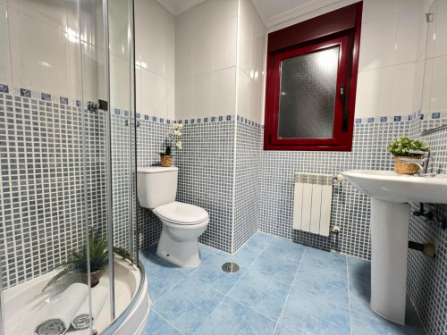 Single bedroom in 5-bedroom apartment - Gallery - 16
