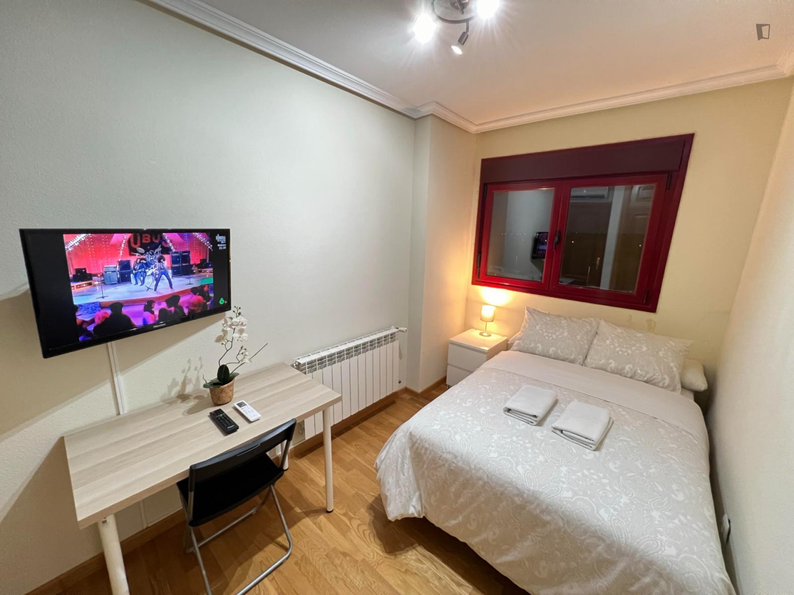 Single Bedroom In 5-Bedroom Apartment - 1