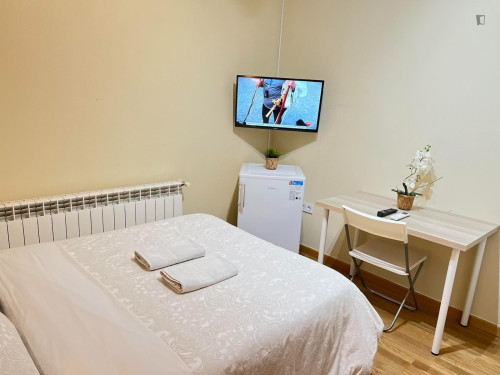 Single bedroom in 5-bedroom apartment - Gallery - 5