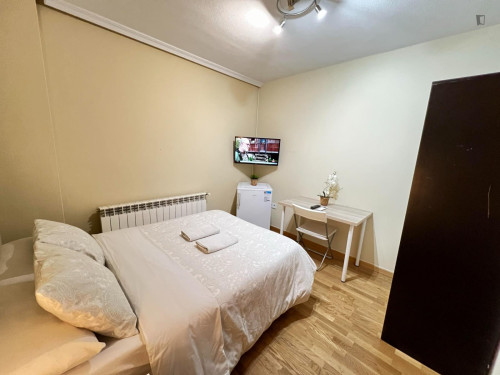 Single bedroom in 5-bedroom apartment - Gallery - 6