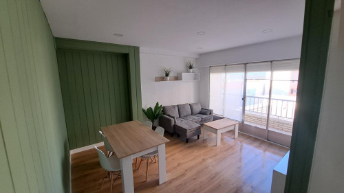 Homely single bedroom with a balcony, in Santa Barbara 