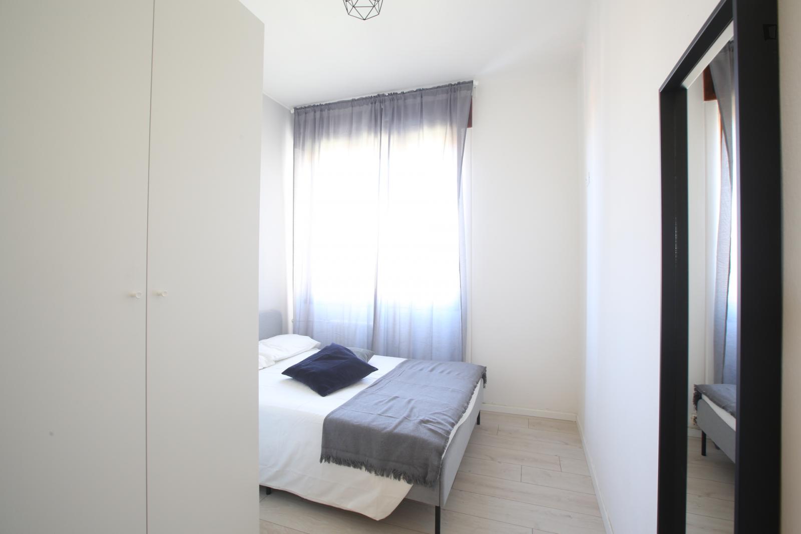  Sublime Double Bedroom In Crocetta  -  Sublime double bedroom in Crocetta  - Gallery -  1