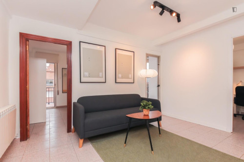 Appealing single bedroom in a property with balcony - Gallery - 12