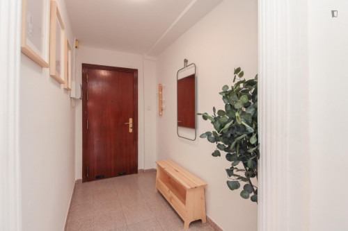 Appealing single bedroom in a property with balcony - Gallery - 6