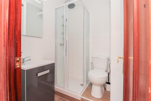 Appealing single bedroom in a property with balcony - Gallery - 20