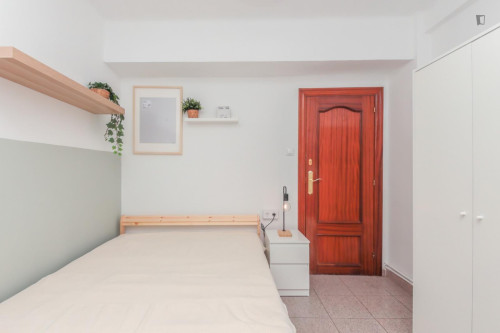 Great looking single bedroom with balcony