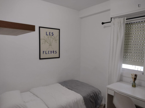 Homely single bedroom near Parc del Tossal
