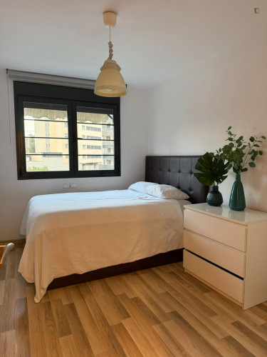 Charming double bedroom in the Polígon de Sant Blai district