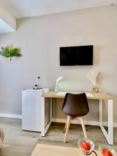 Sensational Double Bedroom close to University General Hospital Dr. Balmis