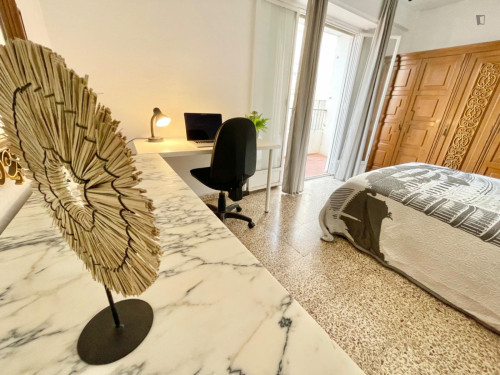 Charming double bedroom with a balcony, in San Vicente del Raspeig