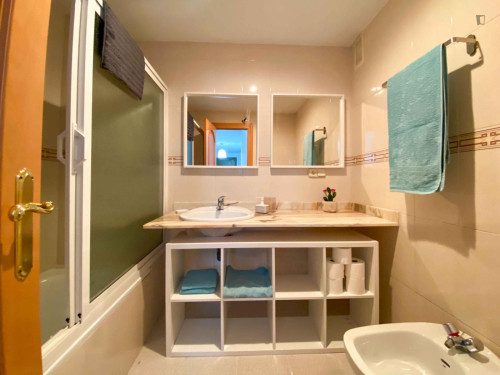 Double bedroom in 3-bedroom apartment  - Gallery -  5