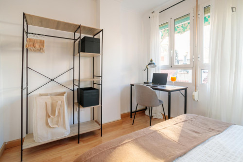 Bedroom for rent in Valdes 6, Alicante