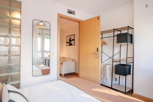 Bedroom for rent in Valdes 6, Alicante