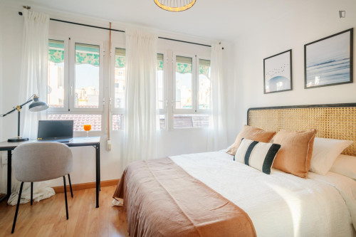 Bedroom for rent in Valdes 6, Alicante