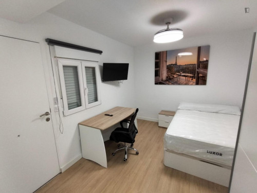 Vibrant Single Bedroom with a private bathroom close to UCAM University 