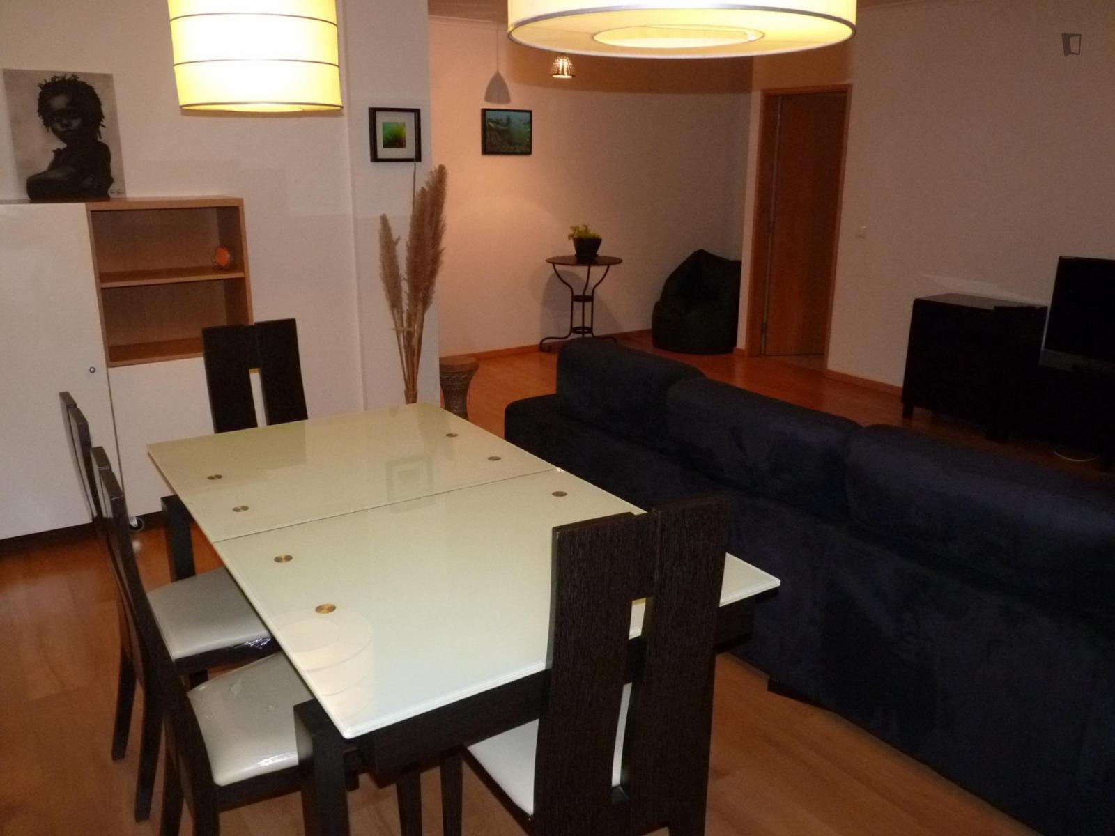 Modern One-Bedroom Flat With Stunning Views Of The Ria And University - Modern one-bedroom flat with stunning views of the ria and university - Gallery - 1