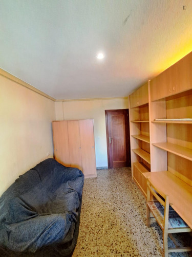 Bright single bedroom in Albacete next to downtown