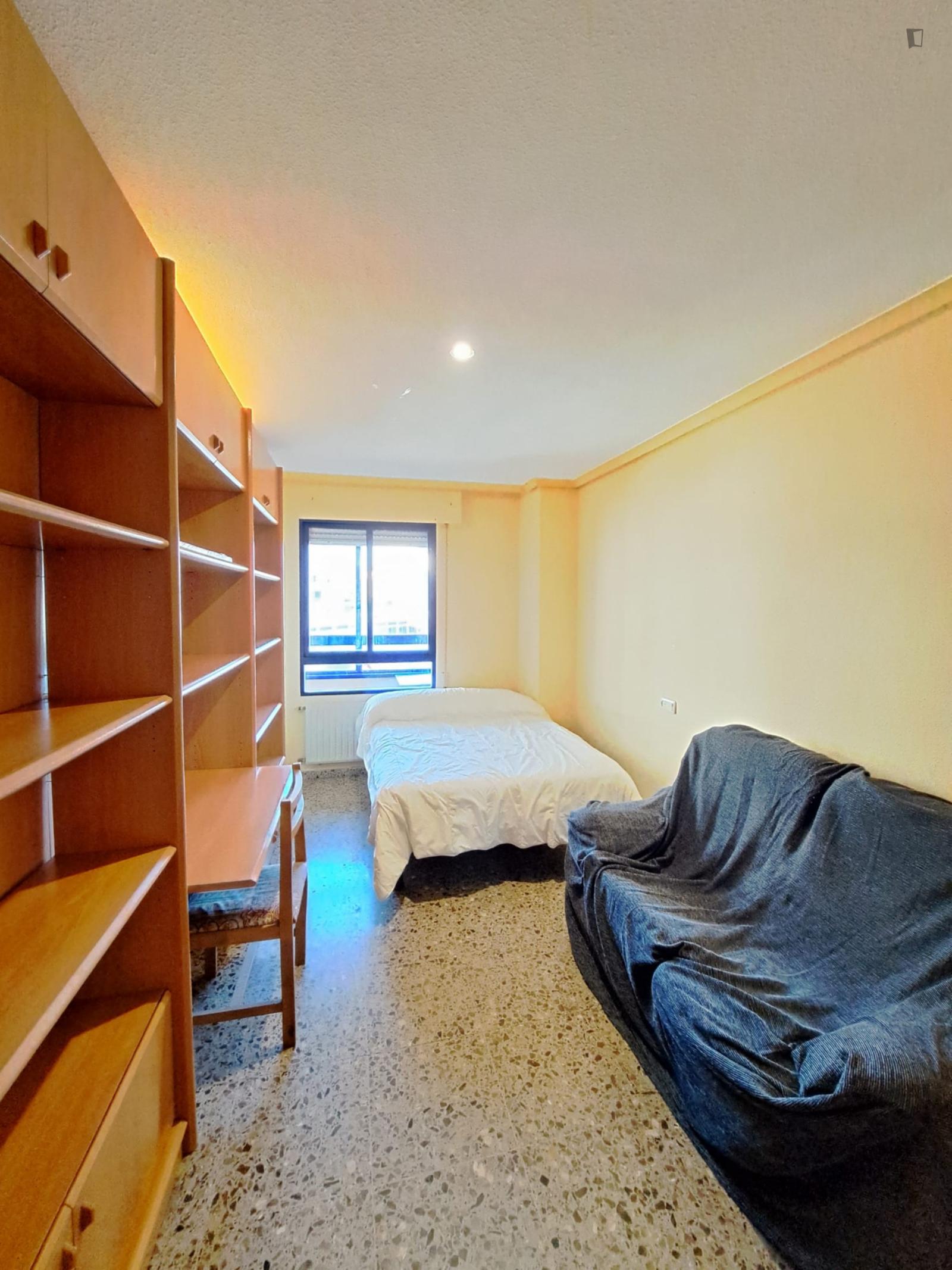  Bright Single Bedroom In Albacete Next To Downtown  -  Bright single bedroom in Albacete next to downtown  - Gallery -  1