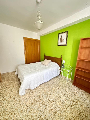 Spacious double bedroom in Albacete close to Hospital Universitario