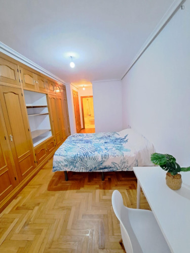 Welcoming double ensuite bedroom, near Parque Lineal
