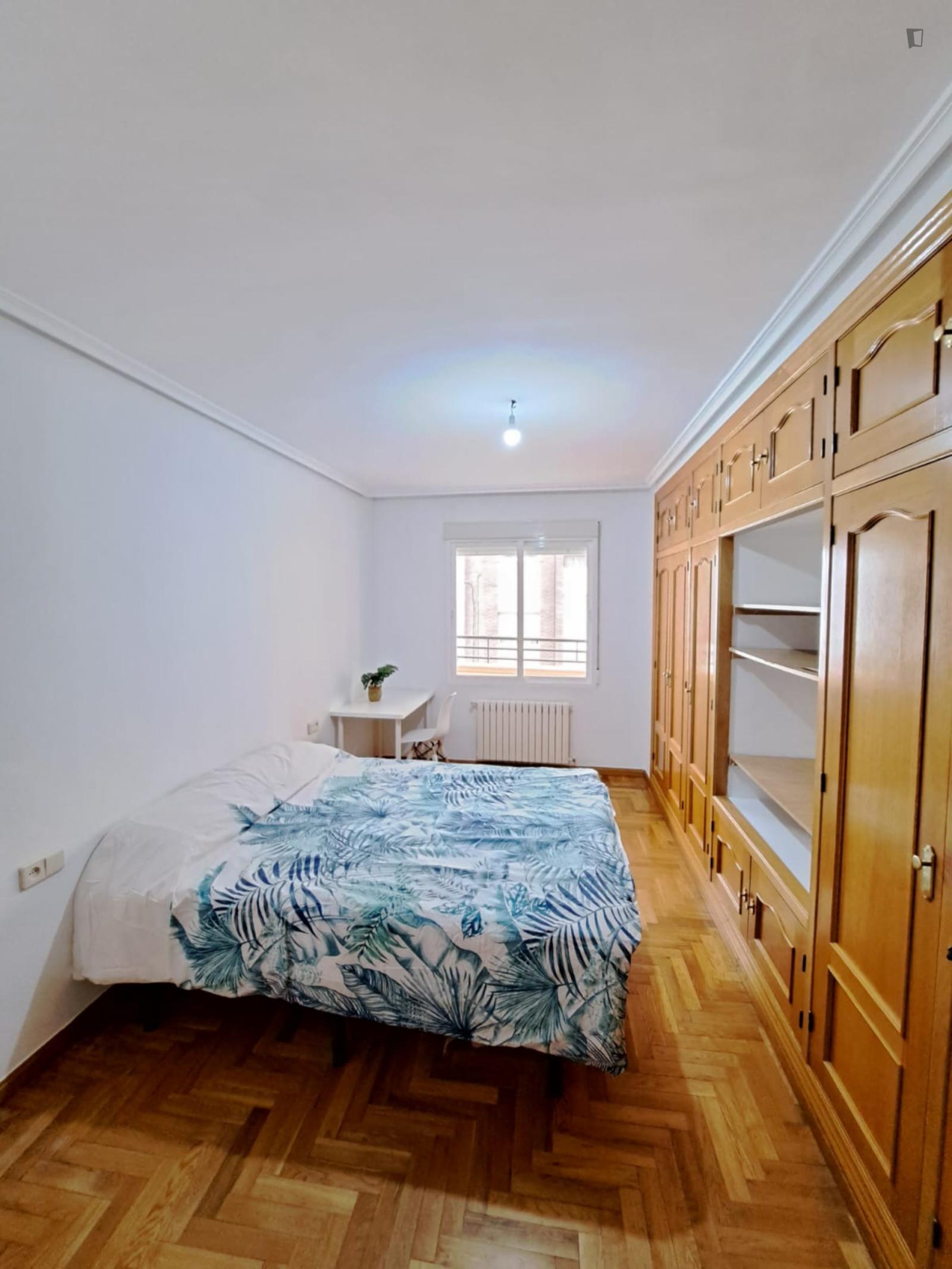 Welcoming Double Ensuite Bedroom, Near Parque Lineal - 1