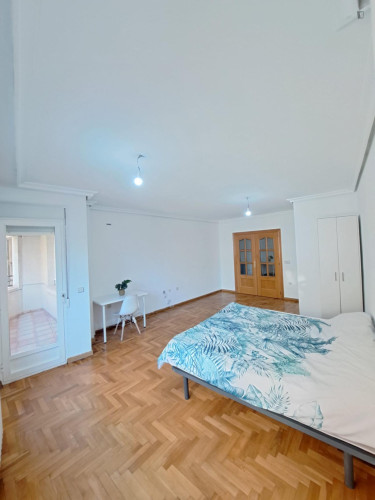 Spacious double bedroom in the centre of Albacete
