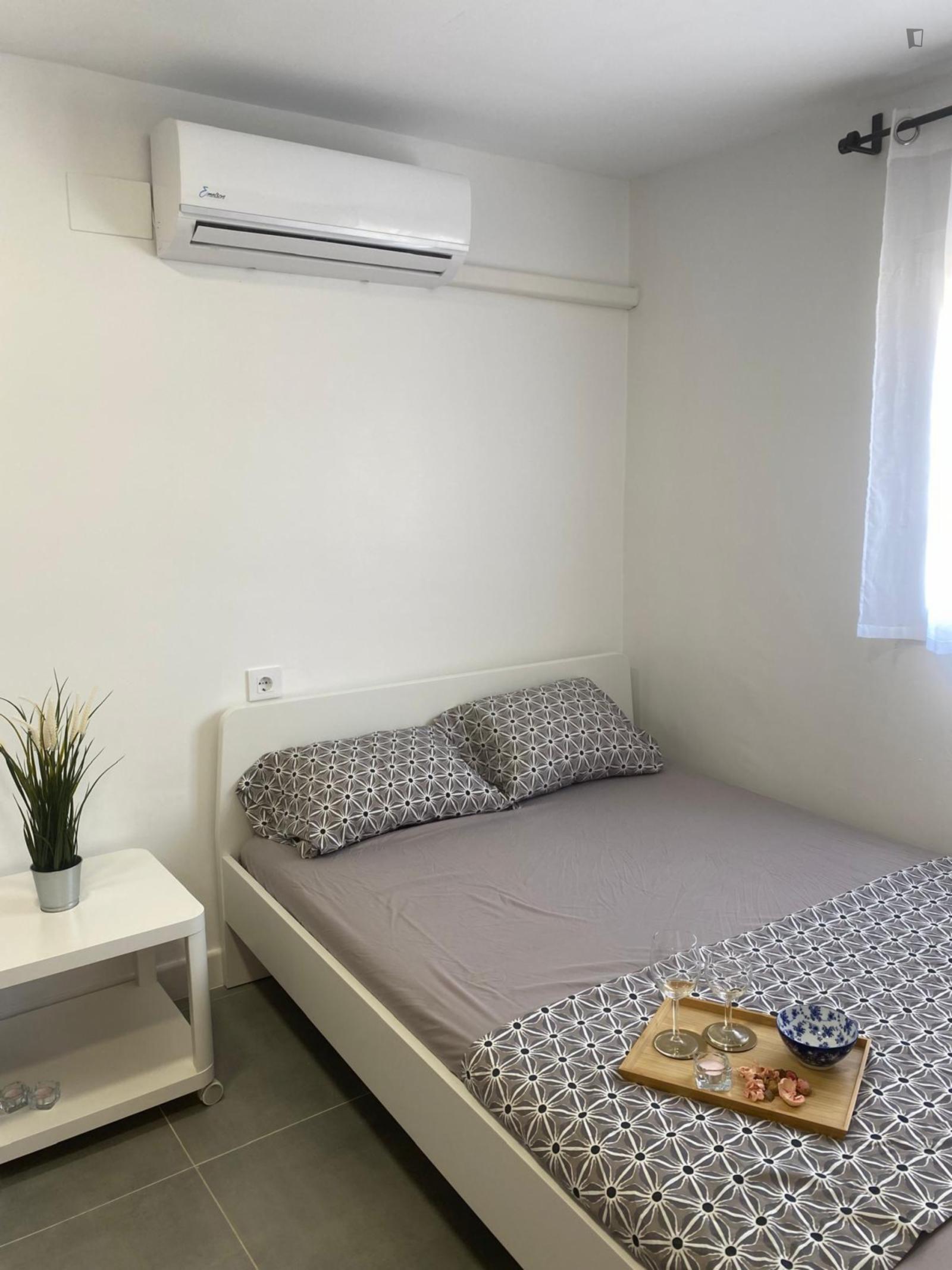  Cozy Studio With Double Bed And Shared Terrace In A Peaceful Area  -  Cozy studio with double bed and shared terrace in a peaceful area  - Gallery -  1