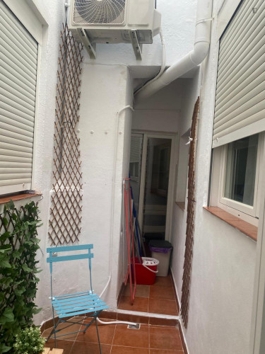 Double bedroom in 4 bedroom apartment