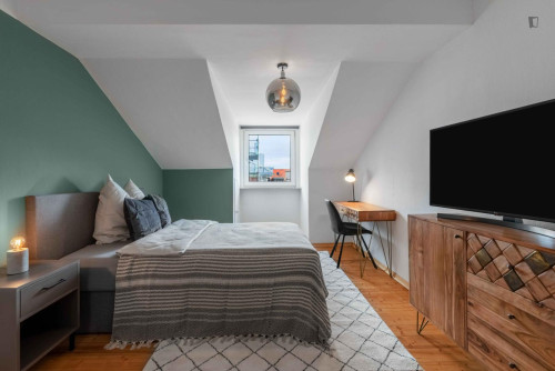 Modern double bedroom in Ludwigsvorstadt-Isarvorstadt