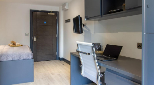Cosy double ensuite bedroom in a 2-bedroom flat, close to Coventry University - Gallery - 43