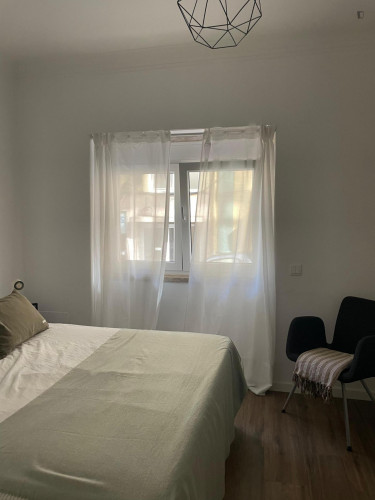 Irresistible 1 Bedroom Apartment with a Backyard close to Beach Dafundo