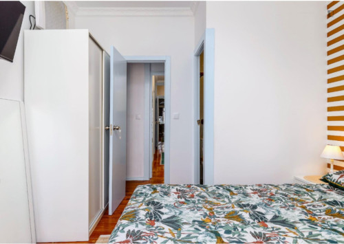 Modern 6 Bedroom Apartment with a Terrace in São Sebastião - Gallery - 25