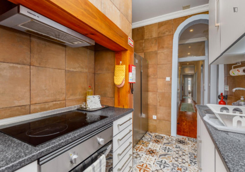 Modern 6 Bedroom Apartment with a Terrace in São Sebastião - Gallery - 36