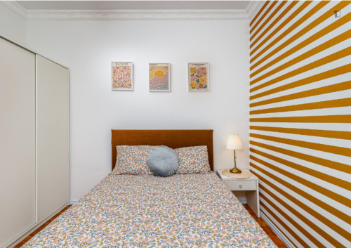 Modern 6 Bedroom Apartment with a Terrace in São Sebastião - Gallery - 4