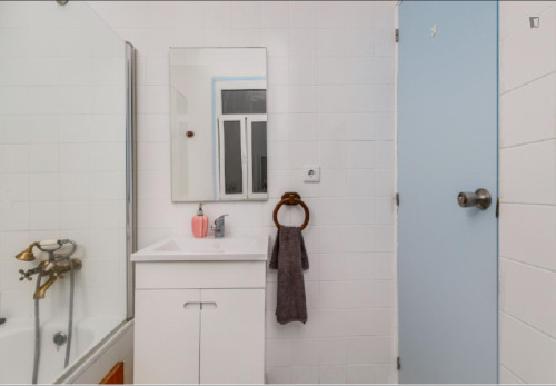 Modern 6 Bedroom Apartment with a Terrace in São Sebastião - Gallery - 39