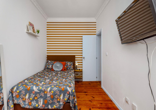 Modern 6 Bedroom Apartment with a Terrace in São Sebastião - Gallery - 2