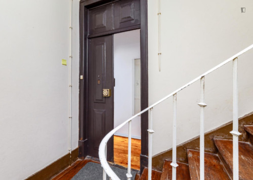 Modern 6 Bedroom Apartment with a Terrace in São Sebastião - Gallery - 17