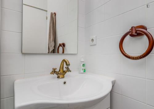 Modern 6 Bedroom Apartment with a Terrace in São Sebastião - Gallery - 38