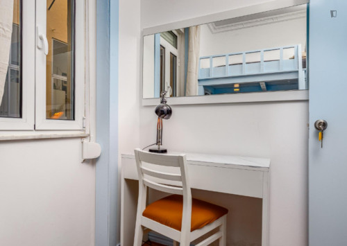 Modern 6 Bedroom Apartment with a Terrace in São Sebastião - Gallery - 10
