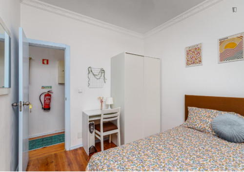 Modern 6 Bedroom Apartment with a Terrace in São Sebastião - Gallery - 6