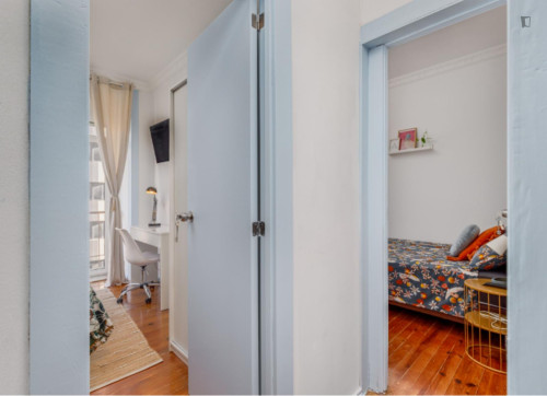 Modern 6 Bedroom Apartment with a Terrace in São Sebastião - Gallery - 16
