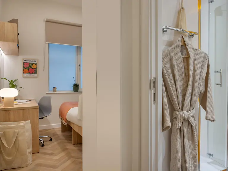  Standard Ensuite  -  St. Crispin's House  - Gallery -  12