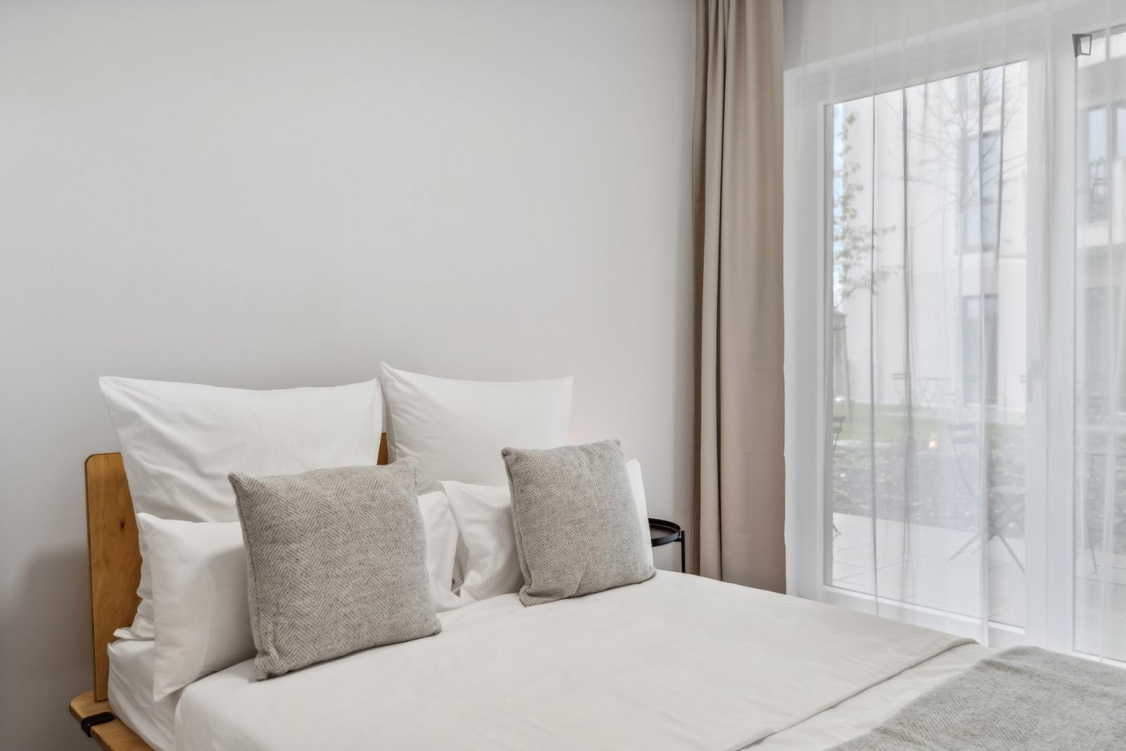 Stylish Double Bedroom In Modern Flat In The Dynamic And Well-Connected Zentrum-Nord District - 1